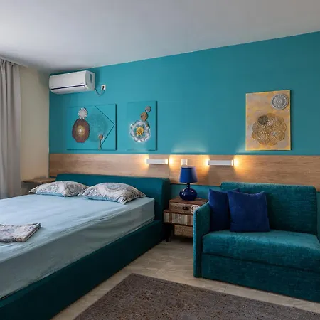 Turquoise * Pomorie